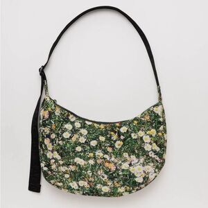 MEDIUM NYLON CRESCENT BAG BAGGU DAISY